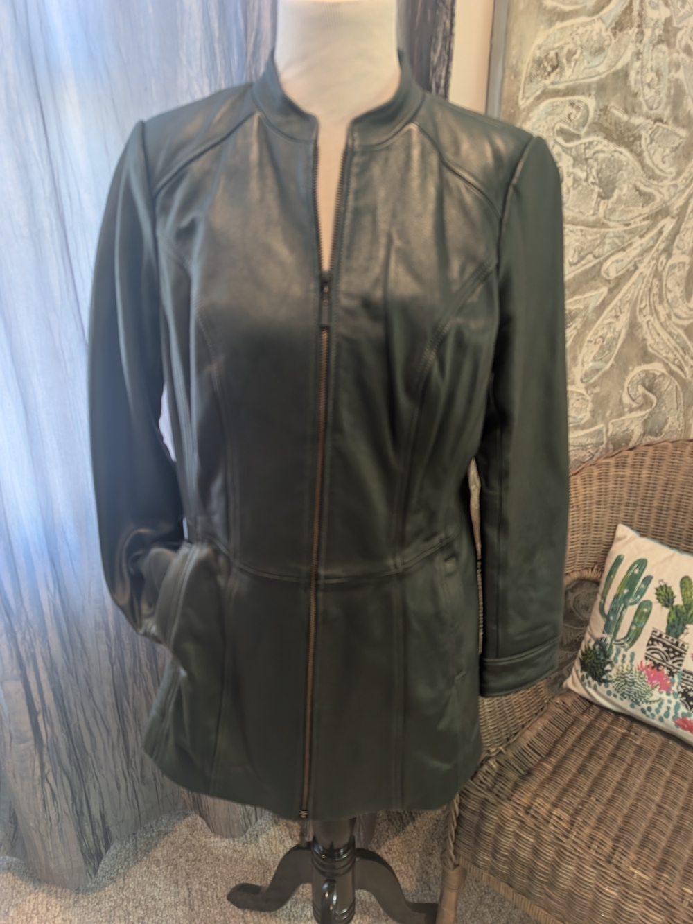 D&Co Denim + Company Genuine Leather Green Zip Jacket Women’s M